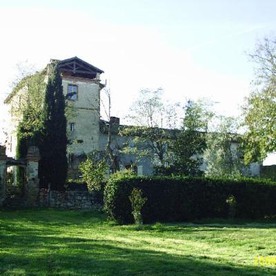 Latour des Feuillants.  East front with portal from 1776 and the roof terrace.