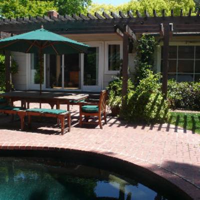 2 Bedroom/2.5 bath house in Menlo Park, California with 2 double sofabeds (1 in TV room and 1 in private office with high speed internet).  
Kitchen with Viking range, BBQ outside on deck, 2 inside gas fireplaces and billiards table.  Pool with spa/hot tub, back gate with access to park, 6 private tennis courts (key provided) and jogging trail.  .3 miles to train station with service to San Francisco (30 minutes) and San Jose, bikes allowed on train and provided, or use optional car.  40 minutes to Pacific Ocean, 1.5 hours to Napa/Sonoma wine country (north), 1.5 hours to Monterey/Carmel (south), 3 hours to Yosemite National Park and 4 hours to Lake Tahoe. Many people say we have the most
beautiful weather year-round. Let¤s trade!